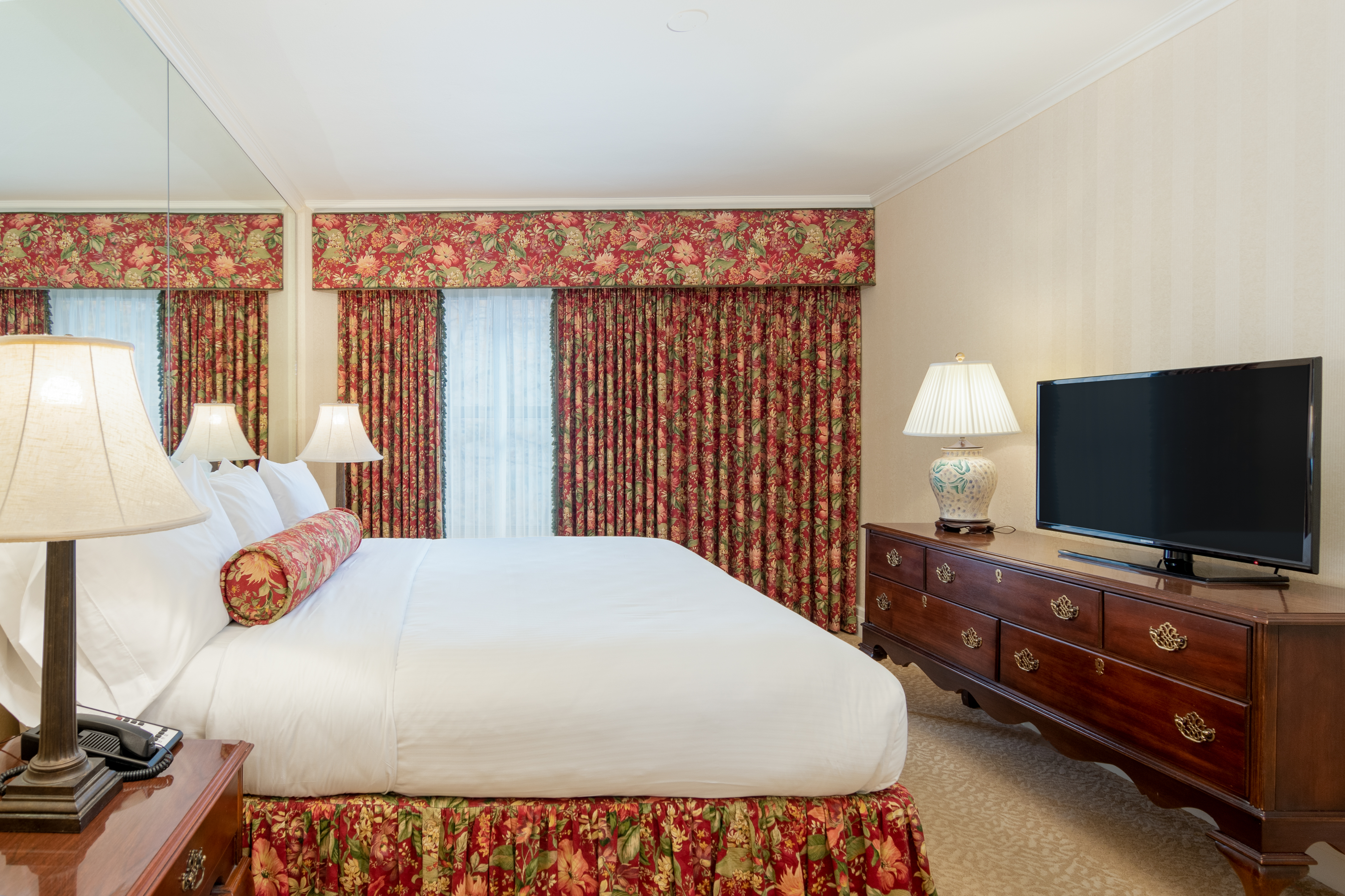 Mayflower Park Hotel — photo