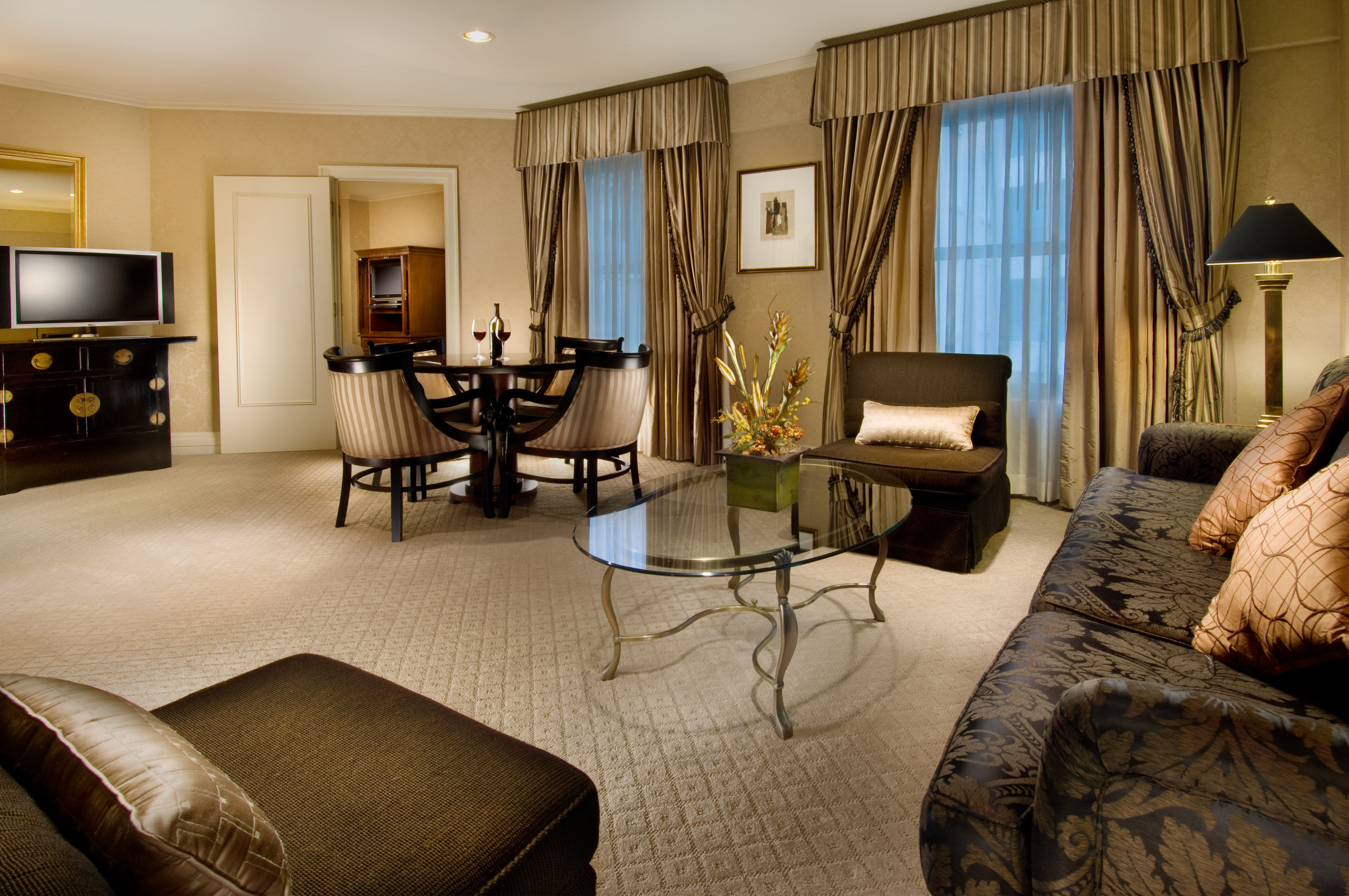 Mayflower Park Hotel — photo